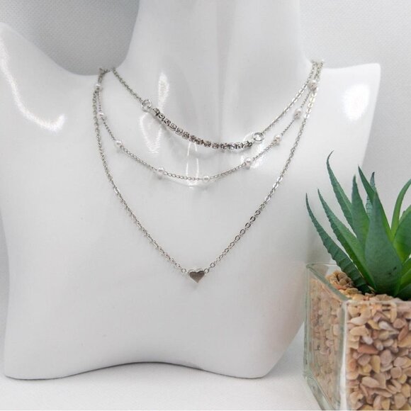 Contemporary Heart Pearl and Rhinestone Layered Silver Alloy Necklace Minimalist - Picture 4 of 8